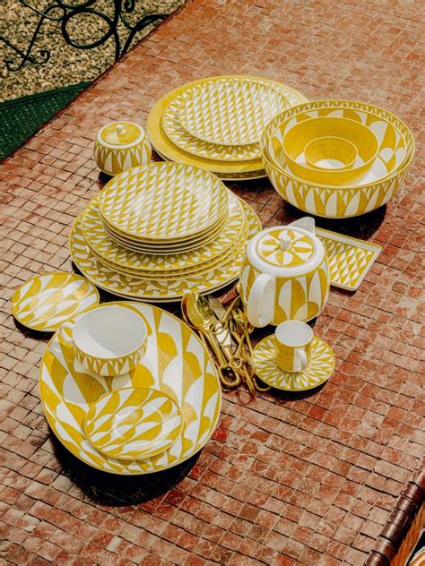 hermes paris porcelaine sunflower|soleil d'hermes dinnerware.